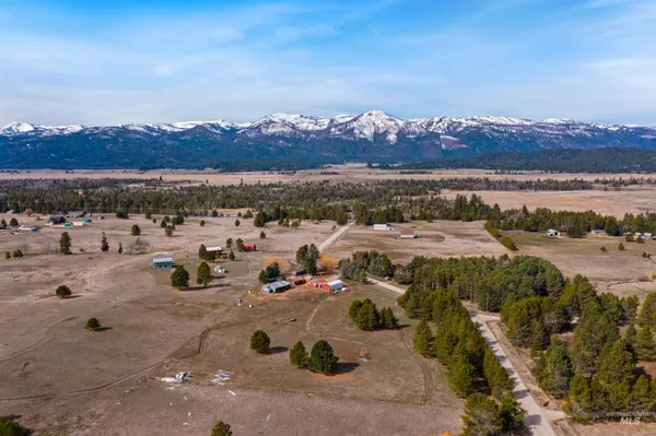 $580,000 | 37 Pine Cone Lane, Cascade, ID 83611