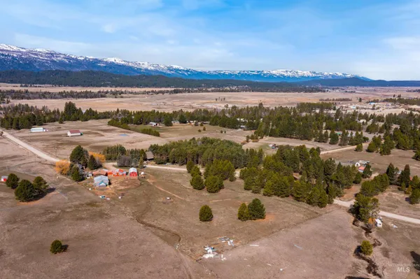 $580,000 | 37 Pine Cone Lane, Cascade, ID 83611