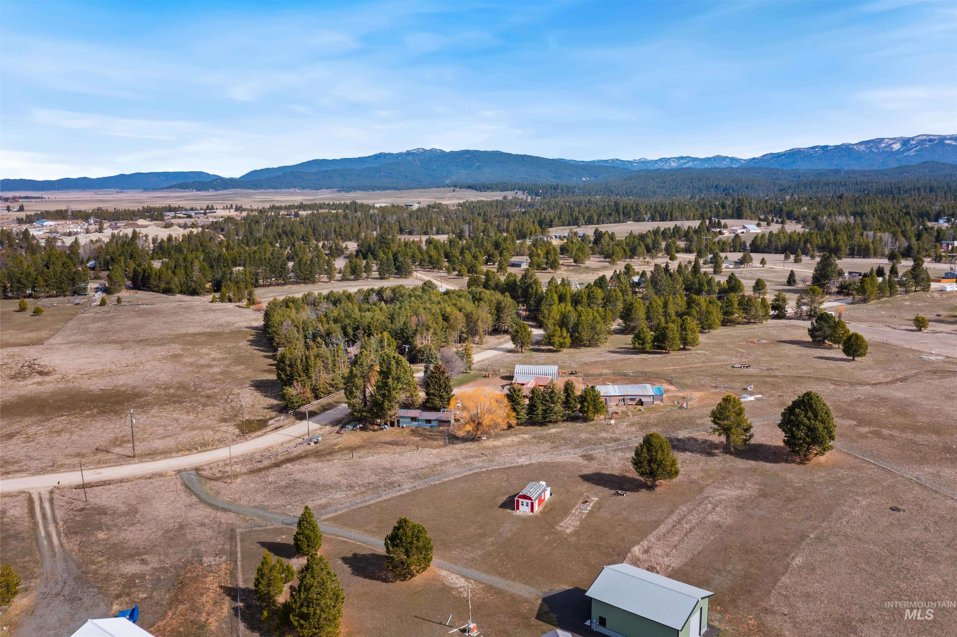 37 Pine Cone Lane Cascade, ID 83611 - Photo 7 of 40