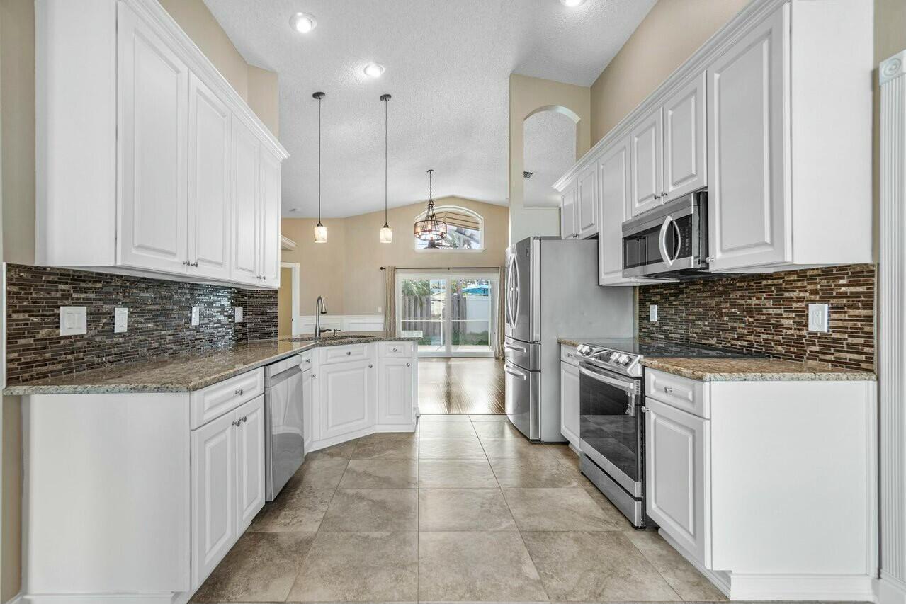 6304 Adams Street Jupiter, FL 33458 - Photo 9 of 32 tempImagek3NmzR