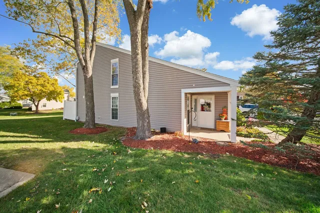 $325,000 | 1290 Wandsworth Circle, Roselle, IL 60172