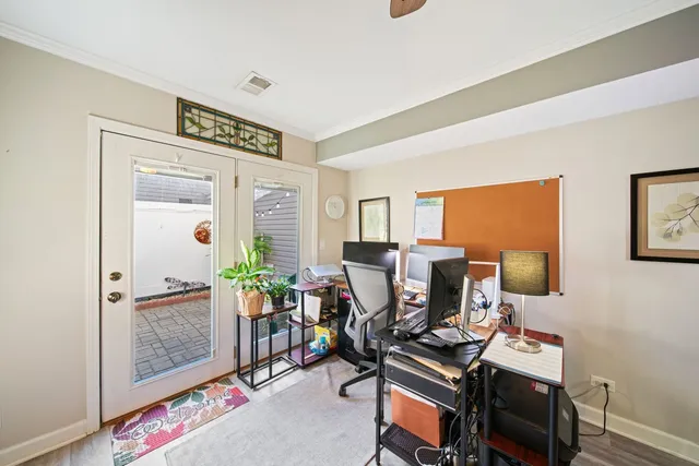 $325,000 | 1290 Wandsworth Circle, Roselle, IL 60172