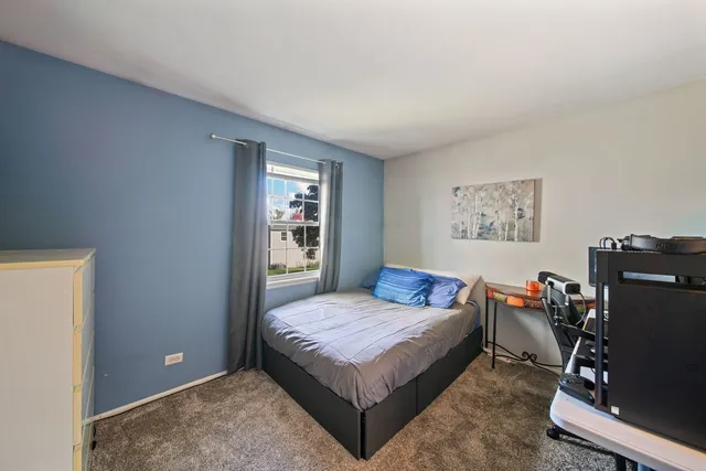 $325,000 | 1290 Wandsworth Circle, Roselle, IL 60172