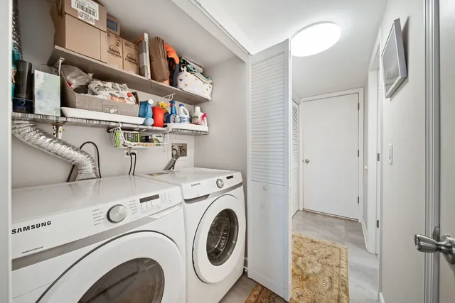 $325,000 | 1290 Wandsworth Circle, Roselle, IL 60172