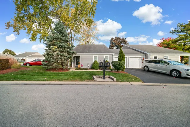 $325,000 | 1290 Wandsworth Circle, Roselle, IL 60172