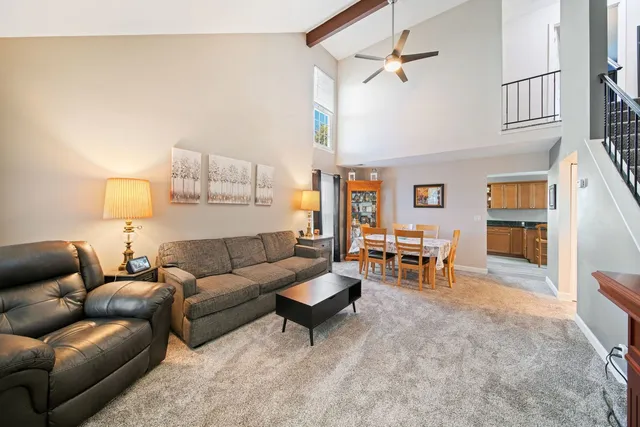 $325,000 | 1290 Wandsworth Circle, Roselle, IL 60172