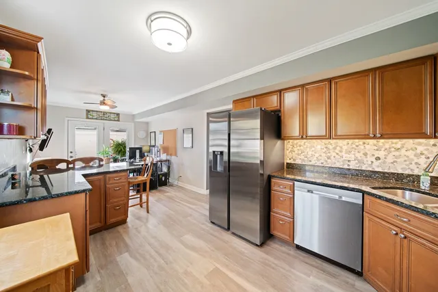 $325,000 | 1290 Wandsworth Circle, Roselle, IL 60172