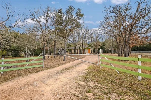 $249,000 | 309 Stolle Lane, Flatonia, TX 78941