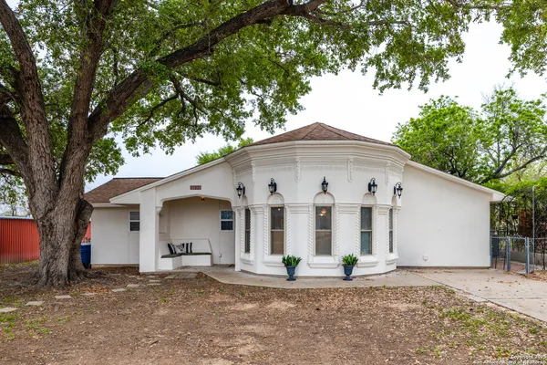 $385,999 | 1221 Encino Drive, Pleasanton, TX 78064