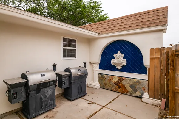 $385,999 | 1221 Encino Drive, Pleasanton, TX 78064