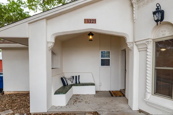 $385,999 | 1221 Encino Drive, Pleasanton, TX 78064