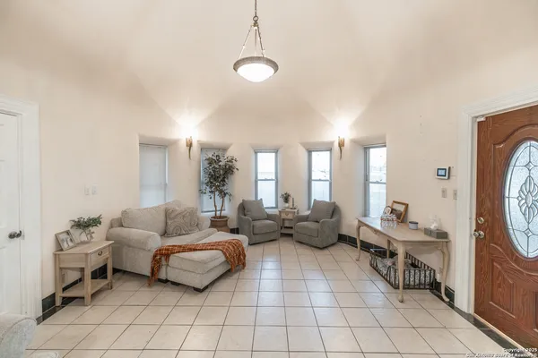 $385,999 | 1221 Encino Drive, Pleasanton, TX 78064