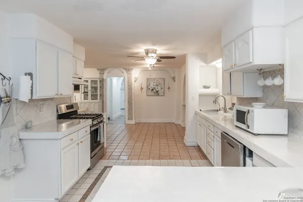 $385,999 | 1221 Encino Drive, Pleasanton, TX 78064