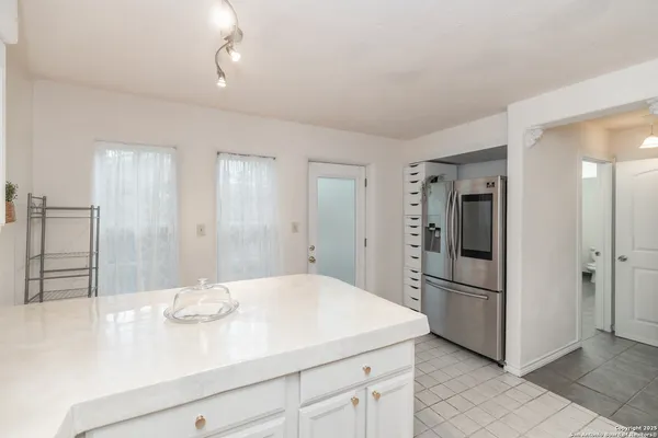 $385,999 | 1221 Encino Drive, Pleasanton, TX 78064