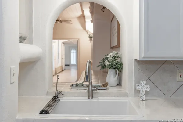 $385,999 | 1221 Encino Drive, Pleasanton, TX 78064