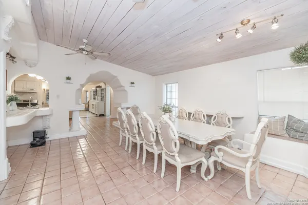 $385,999 | 1221 Encino Drive, Pleasanton, TX 78064