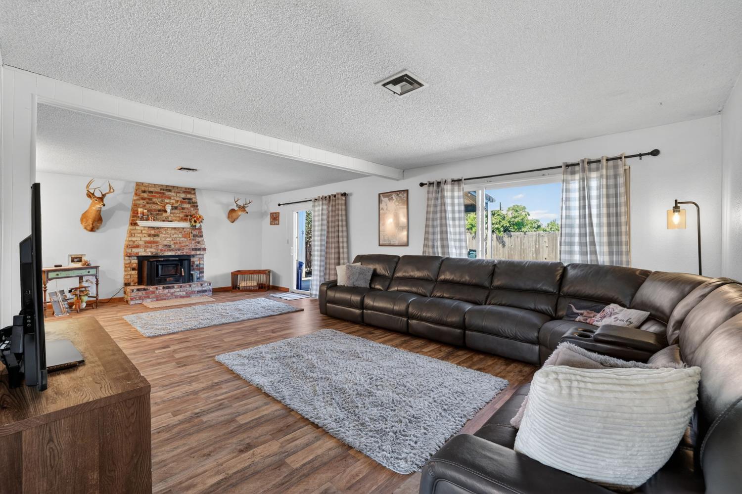 1505 Swallow Way Roseville, CA 95661 - Photo 2 of 61