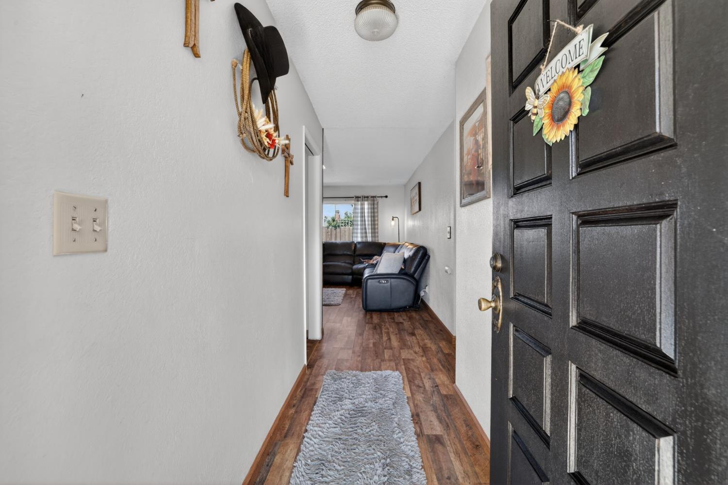 1505 Swallow Way Roseville, CA 95661 - Photo 6 of 61