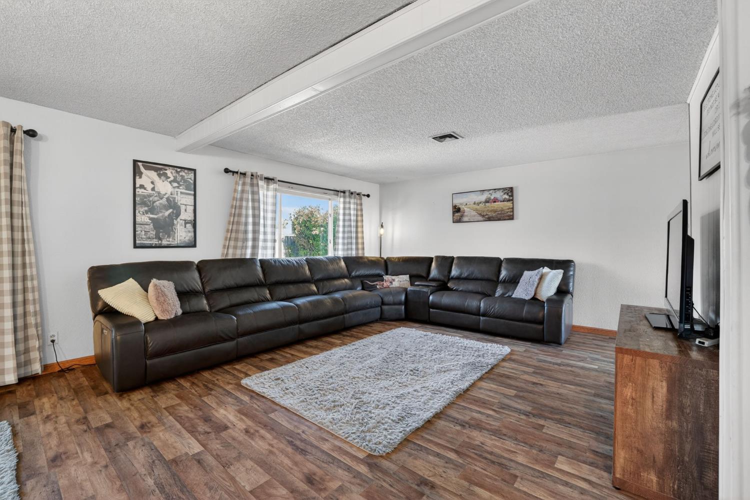 1505 Swallow Way Roseville, CA 95661 - Photo 7 of 61