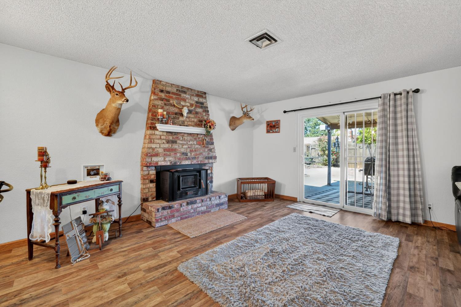 1505 Swallow Way Roseville, CA 95661 - Photo 9 of 61