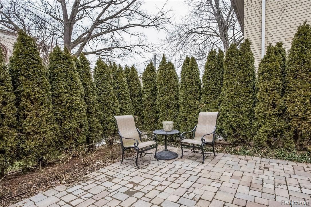 295 Washington Road Grosse Pointe, MI 48230 - Photo 48 of 60 049-Patio-2337957-large.jpg