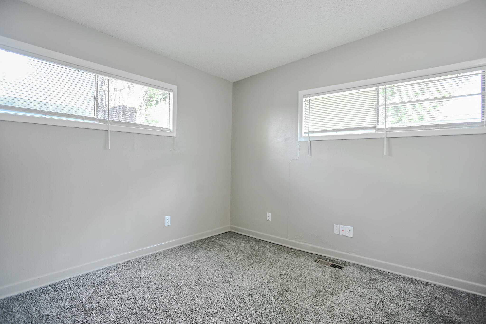 4405 44th Street Lubbock, TX 79414 - Photo 20 of 28 an empty room with a window