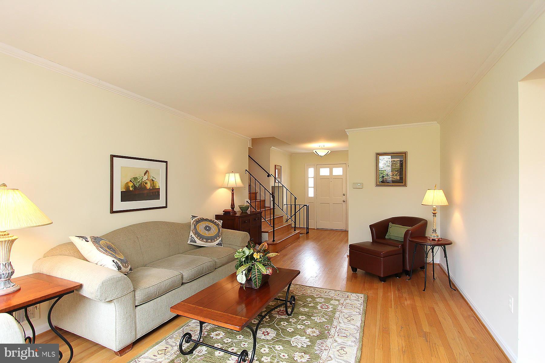 19204 Treadway Road Brookeville, MD 20833 - Photo 7 of 29 Living Room