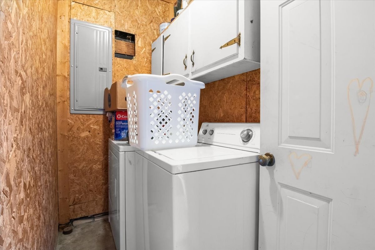 1112 Bridgette Street Paris, TN 38242 - Photo 27 of 34 a utility room with dryer and washer
