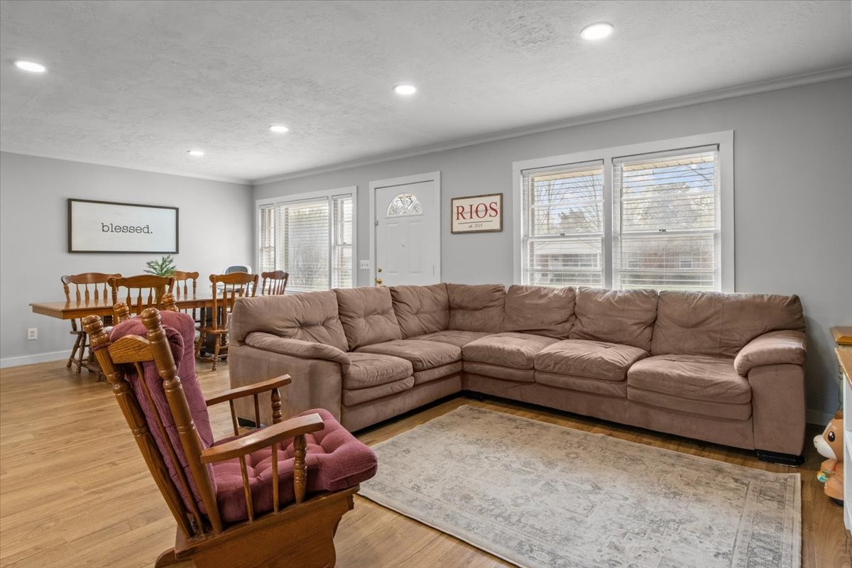 1112 Bridgette Street Paris, TN 38242 - Photo 6 of 34 a living room with furniture and a window