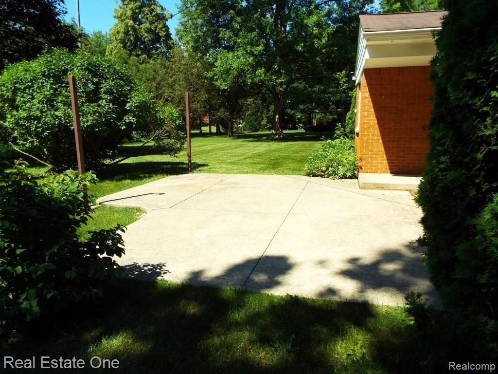 28211 Westerleigh Road Farmington Hills, MI 48334 - Photo 46 of 48