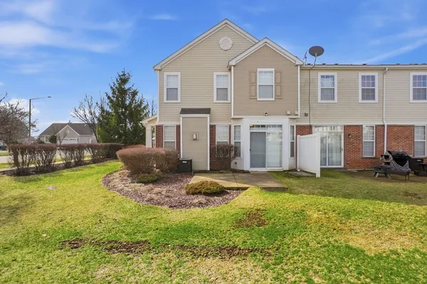 $275,000 | 1008 Heron Circle, Unit 1, Joliet, IL 60431