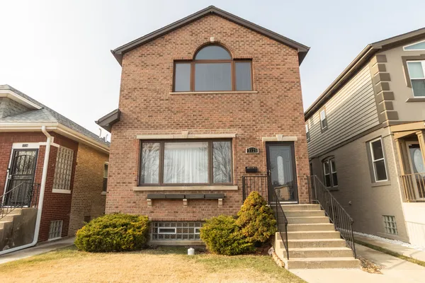 $575,000 | 3728 North Oak Park Avenue, Chicago, IL 60634