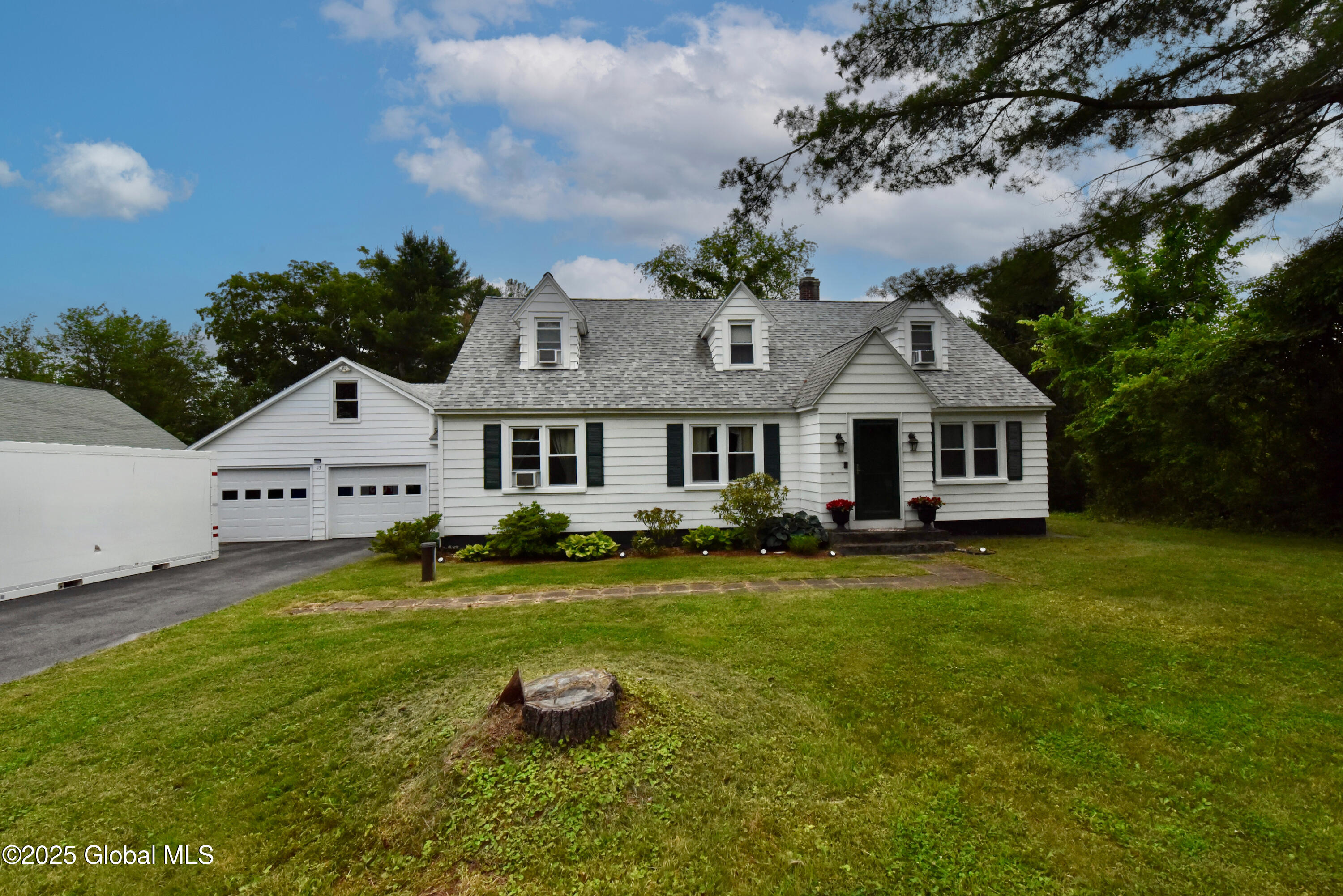 13 Appleton Road Rexford, NY 12148 - Photo 3 of 50 2