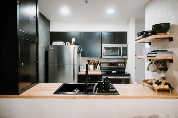 $2,000 | 444 South Kittredge Street, Unit 100, Aurora, CO 80017