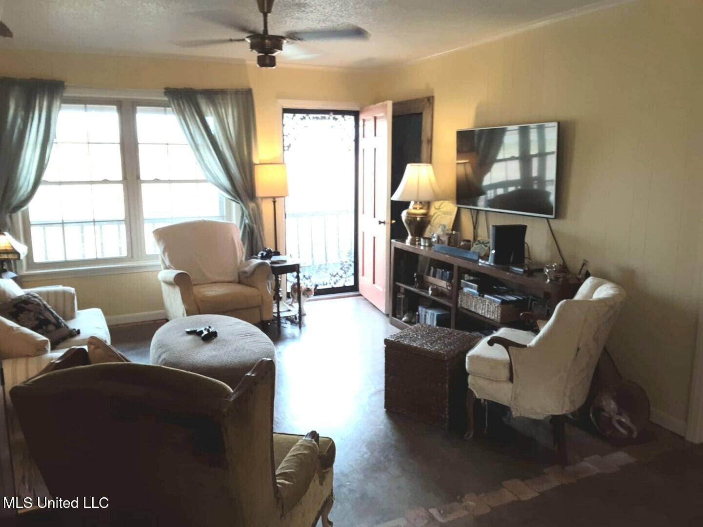 103 Lombardy Road Drew, MS 38737 - Photo 3 of 29 Living Room 2