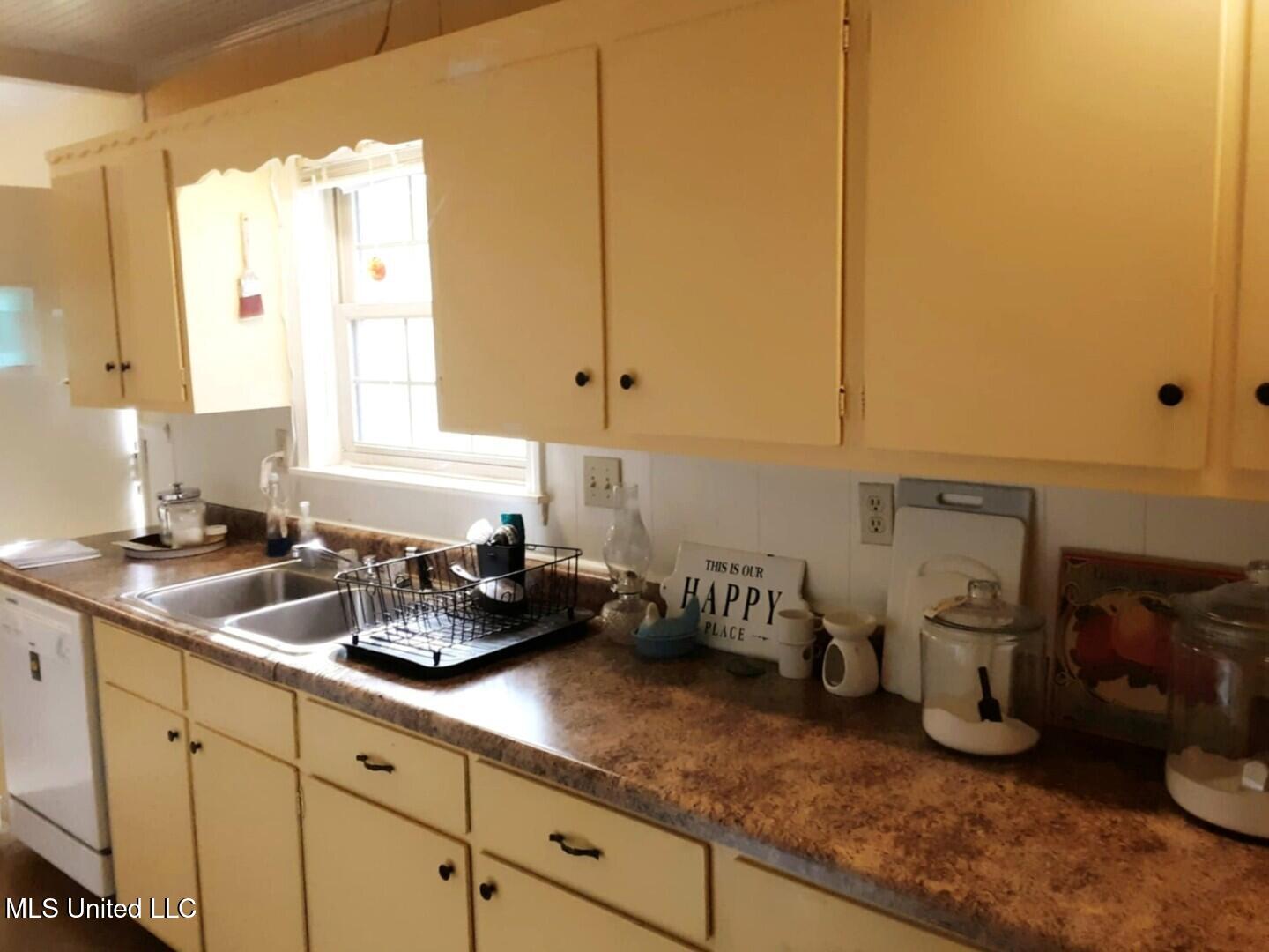 103 Lombardy Road Drew, MS 38737 - Photo 7 of 29 Kitchen 2