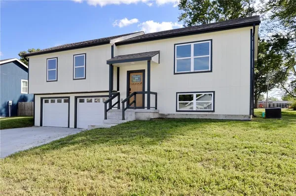 $330,000 | 404 Lynn Street, Lawson, MO 64062