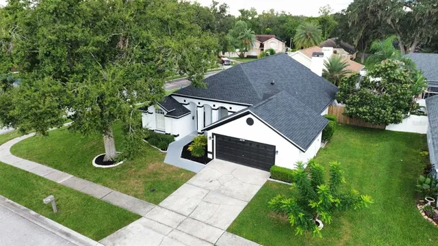 a view of a house with a yard