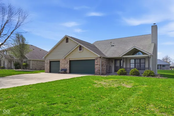 $385,000 | 8749 Carriage Lane, Pendleton, IN 46064