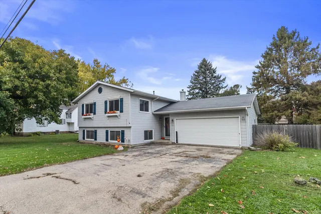 $375,000 | 206 Devils Lane, Walworth, WI 53184