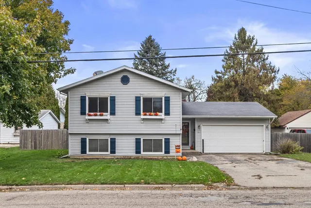 $375,000 | 206 Devils Lane, Walworth, WI 53184