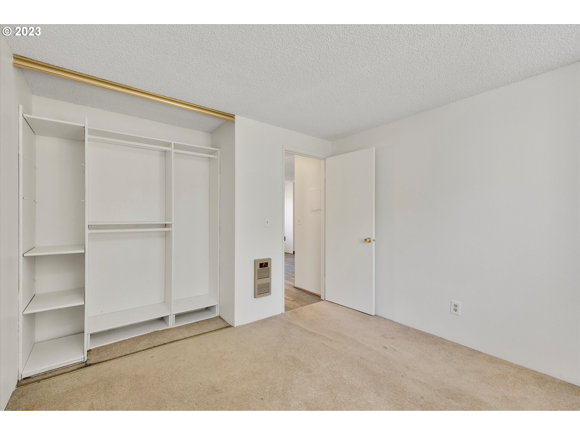 14095 Southwest Walker Road, Unit 10 Beaverton, OR 97005 - Photo 14 of 21 Gallery Image 14