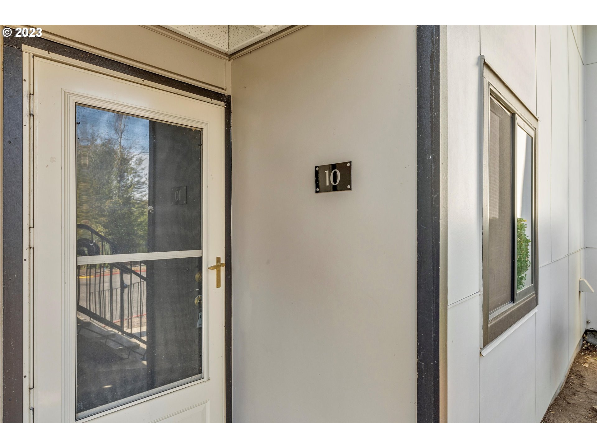14095 Southwest Walker Road, Unit 10 Beaverton, OR 97005 - Photo 3 of 21 Gallery Image 3