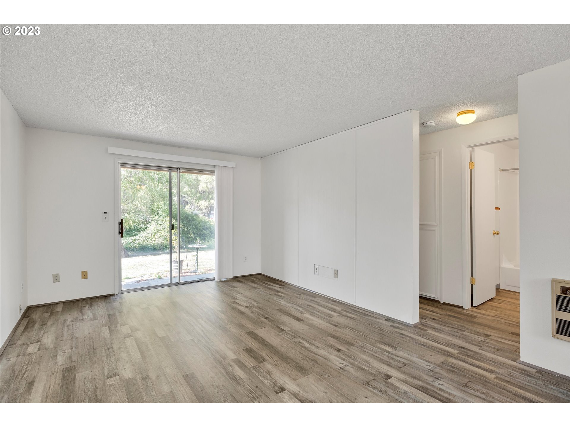14095 Southwest Walker Road, Unit 10 Beaverton, OR 97005 - Photo 4 of 21 Gallery Image 4