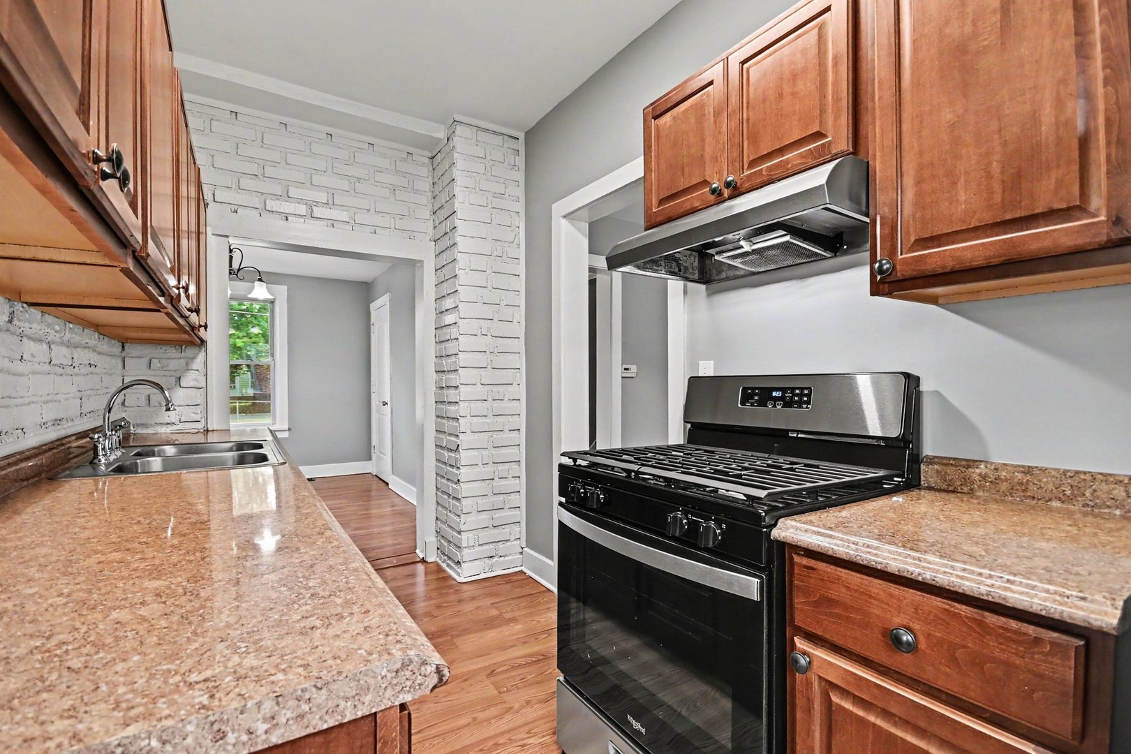 312 North Locust Street Aurora, IL 60506 - Photo 9 of 25