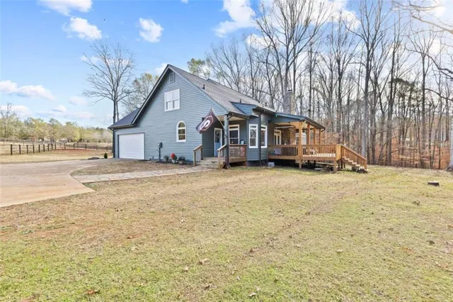 a view of a house with a backyard