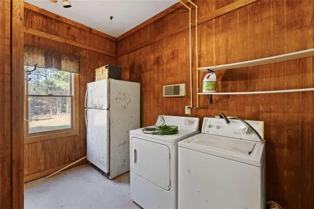 a view of a yard with plants