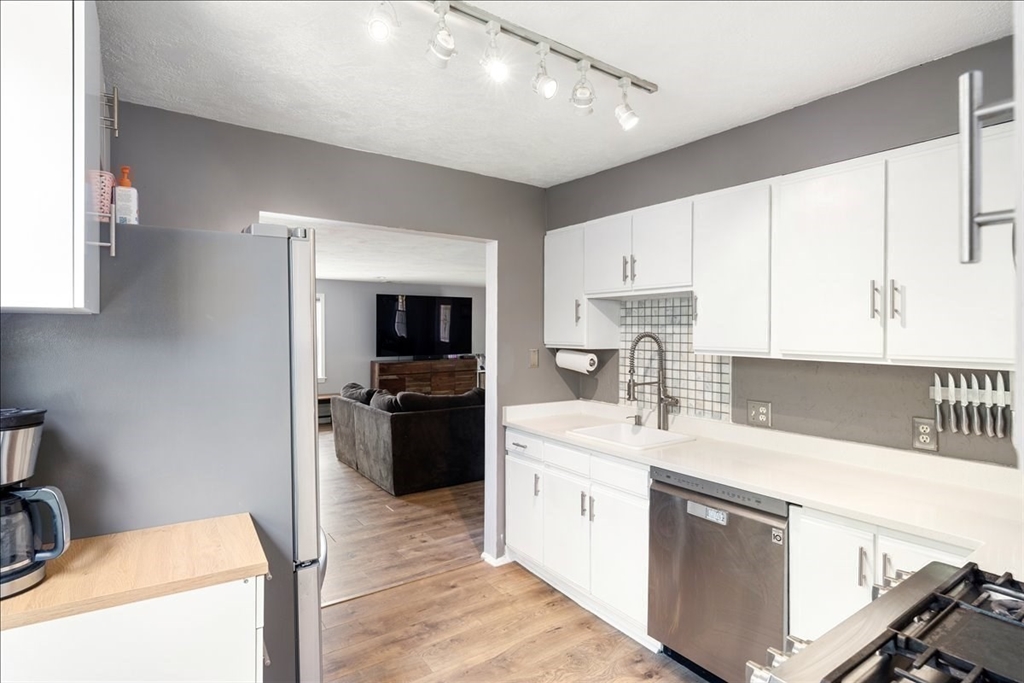 13 Sylvester Road Natick, MA 01760 - Photo 7 of 39