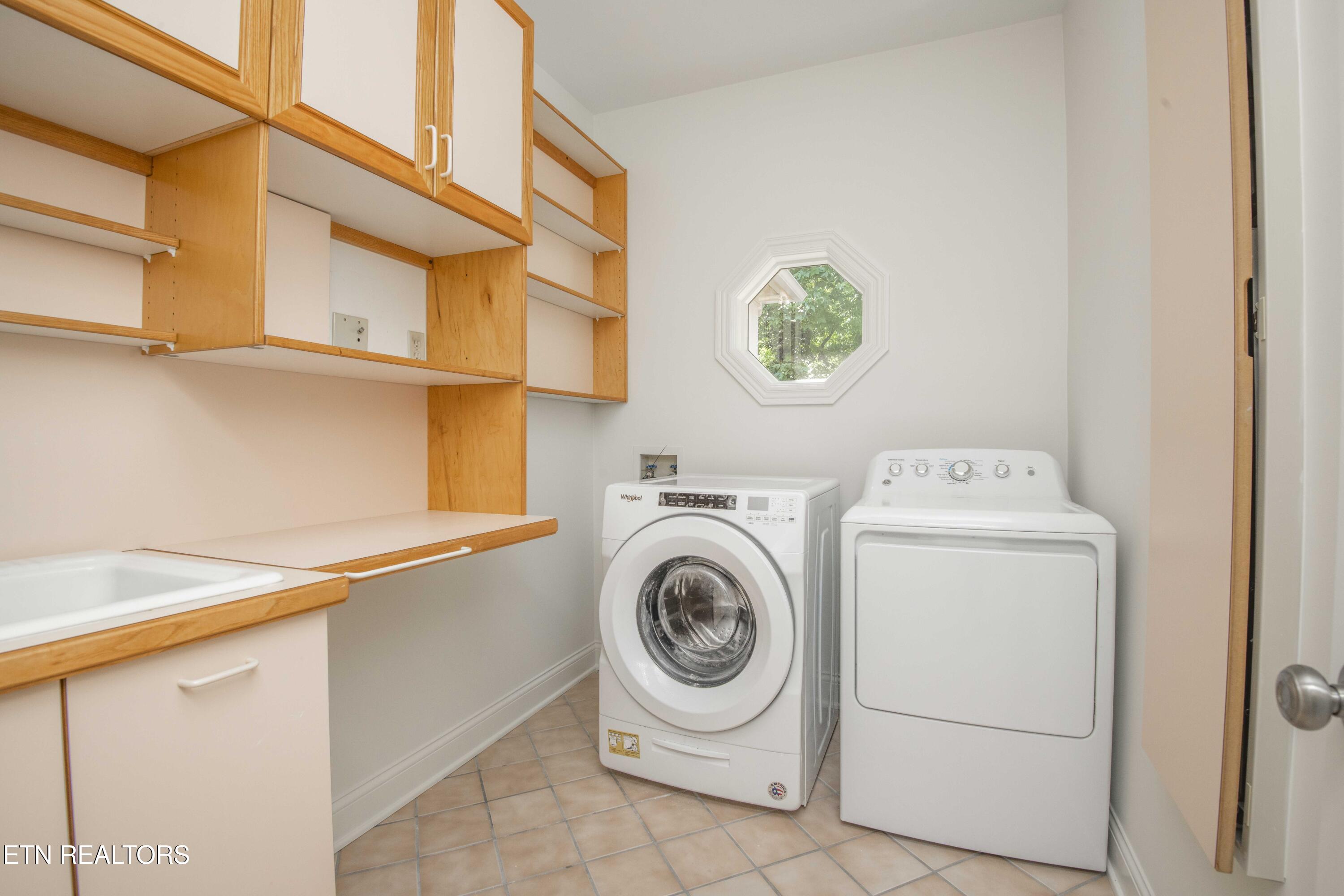 197 Whippoorwill Drive Oak Ridge, TN 37830 - Photo 11 of 40 UTILITY/LAUNDRY/PANTRY