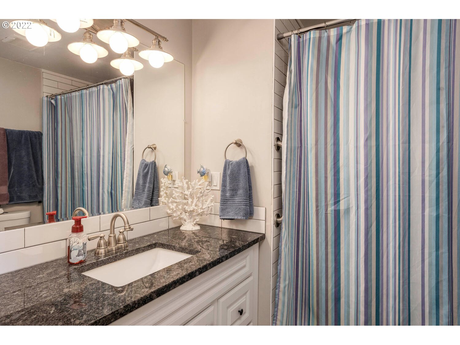 1375 Thompson Road Woodburn, OR 97071 - Photo 14 of 21 Gallery Image 14